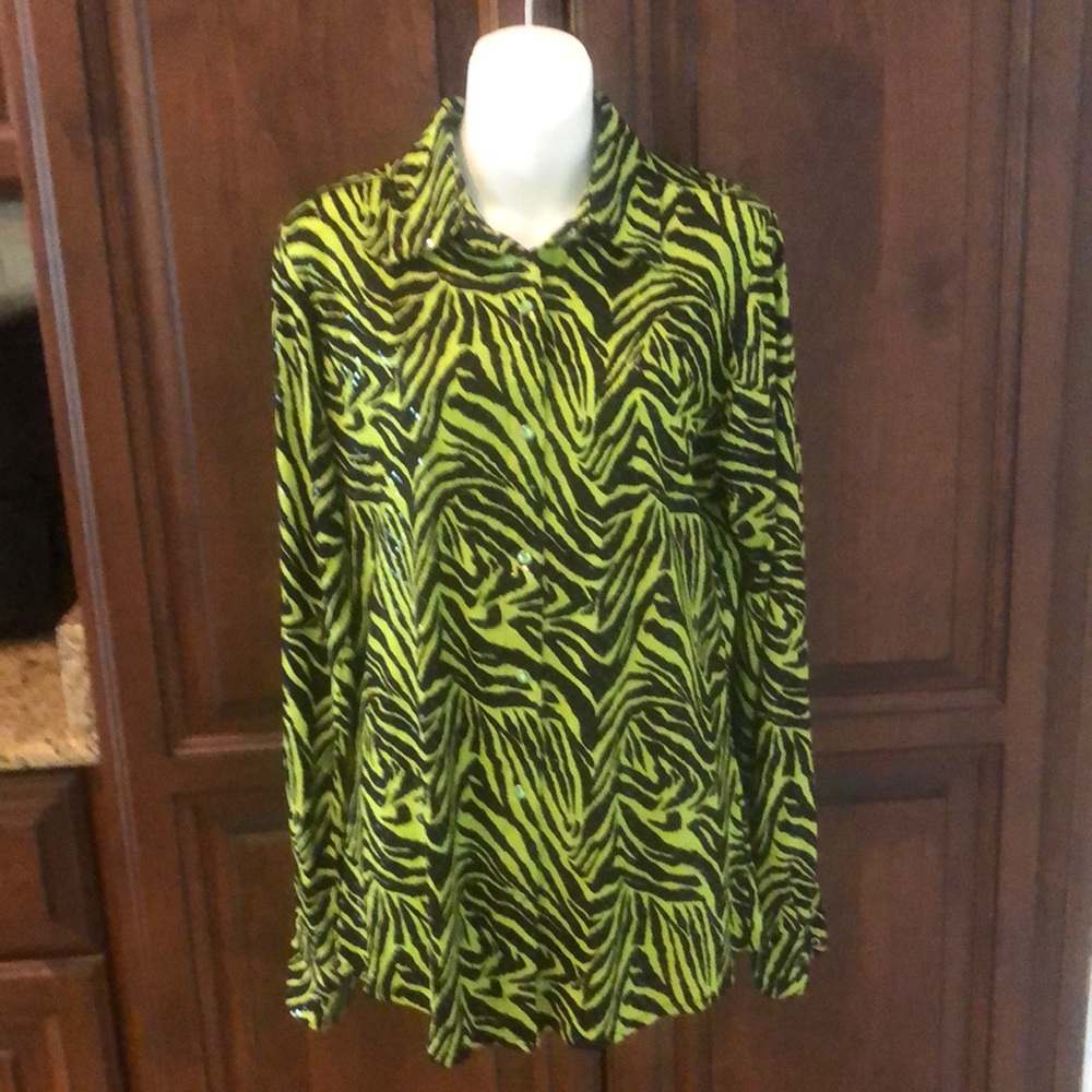 **SOLD** EUC Wrangler long sleeve vibrant animal print top - hardly worn!